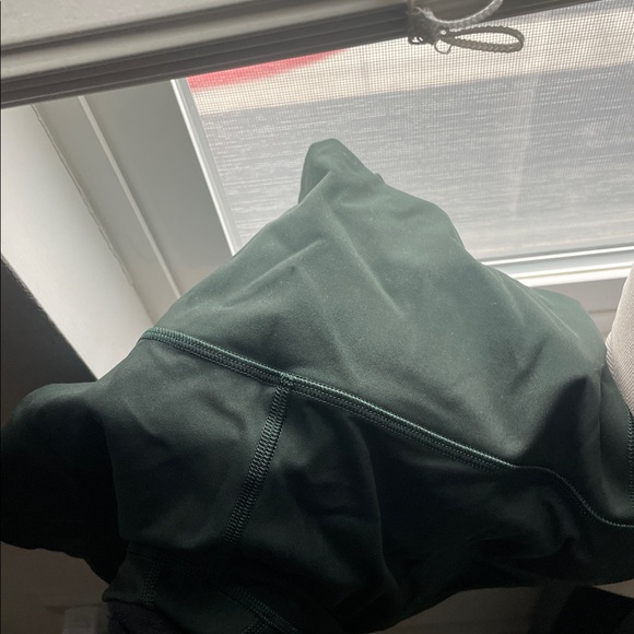 NWOT Lululemon wunder train forest green size 4 cropped - Picture 3 of 4